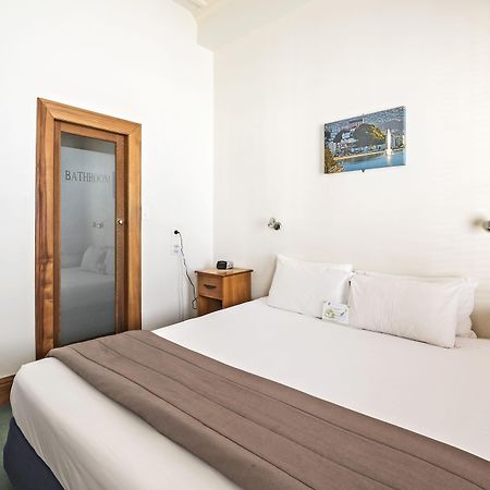 The Cambridge Hotel & Backpackers Уелингтън Екстериор снимка