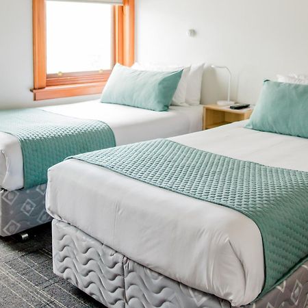 The Cambridge Hotel & Backpackers Уелингтън Екстериор снимка