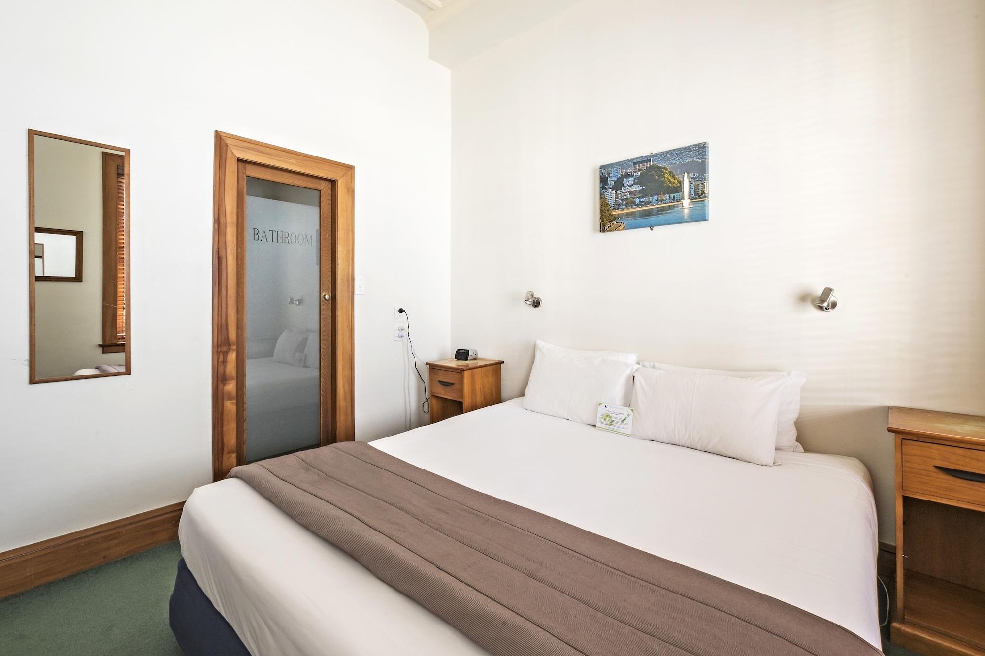 The Cambridge Hotel & Backpackers Уелингтън Екстериор снимка