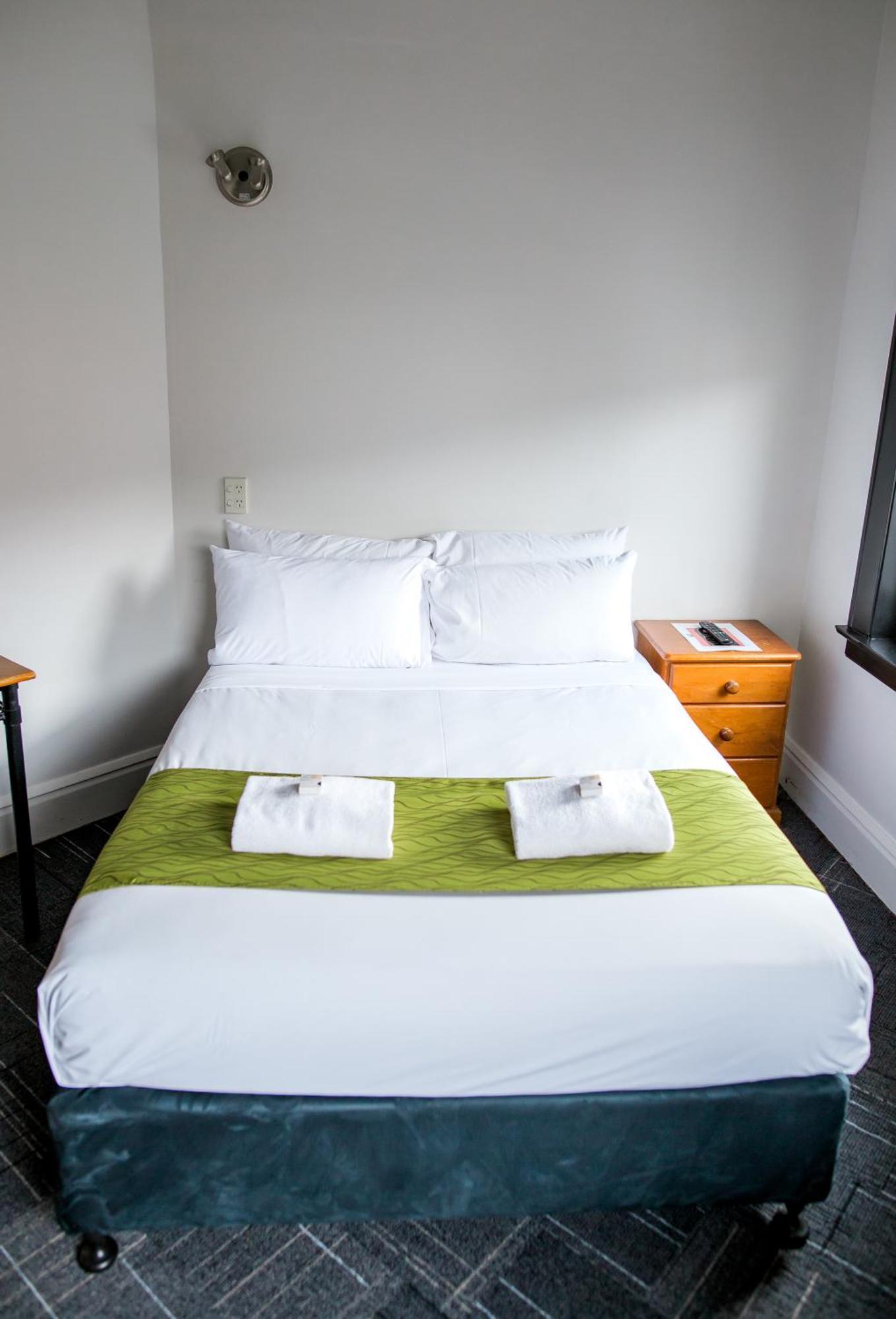 The Cambridge Hotel & Backpackers Уелингтън Екстериор снимка