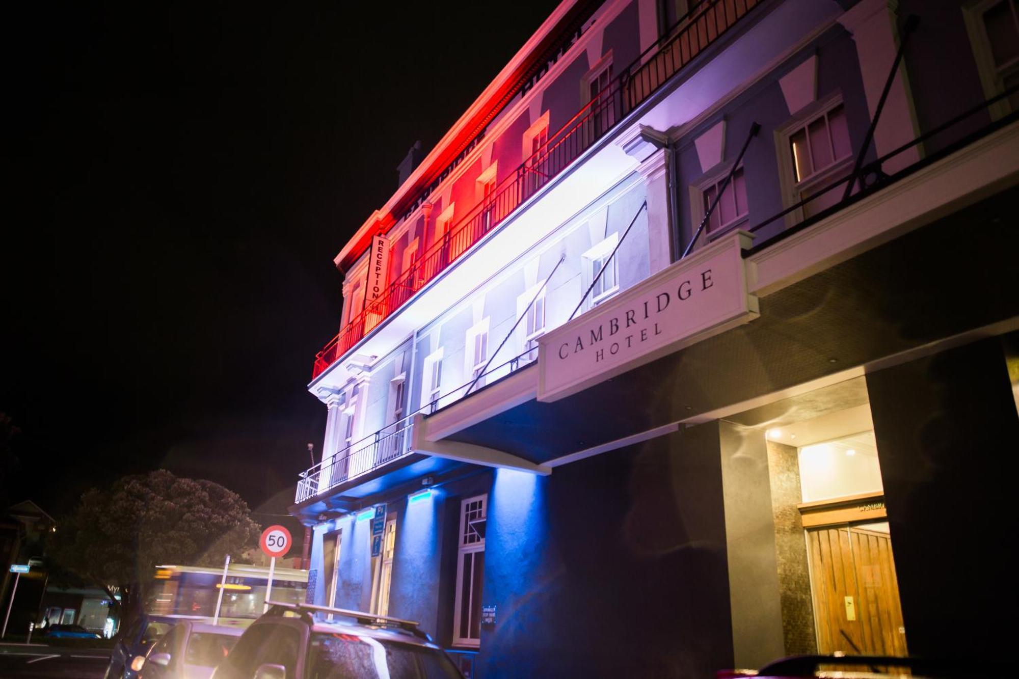 The Cambridge Hotel & Backpackers Уелингтън Екстериор снимка
