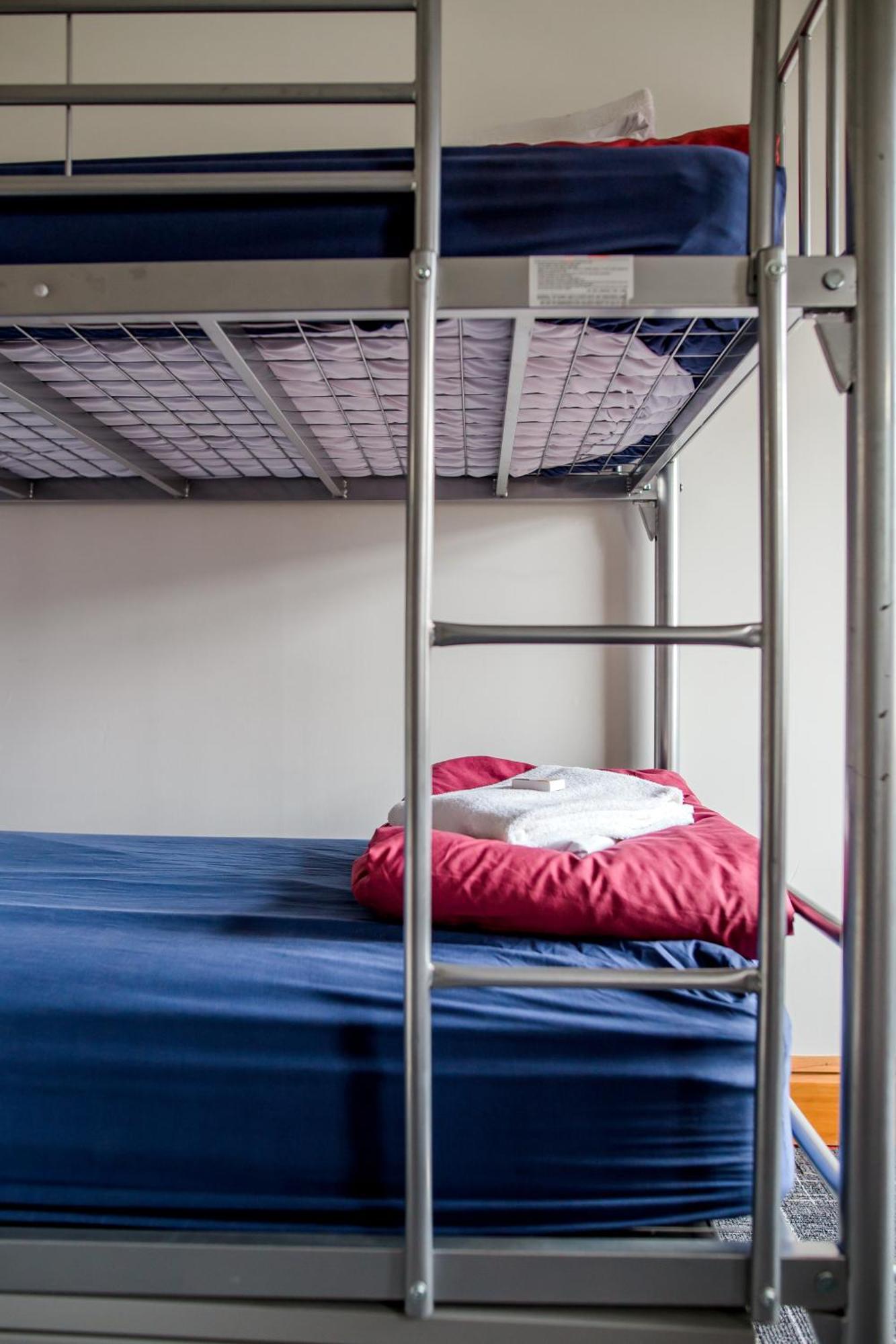 The Cambridge Hotel & Backpackers Уелингтън Екстериор снимка