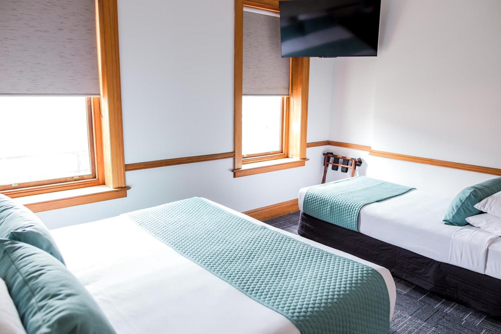 The Cambridge Hotel & Backpackers Уелингтън Екстериор снимка