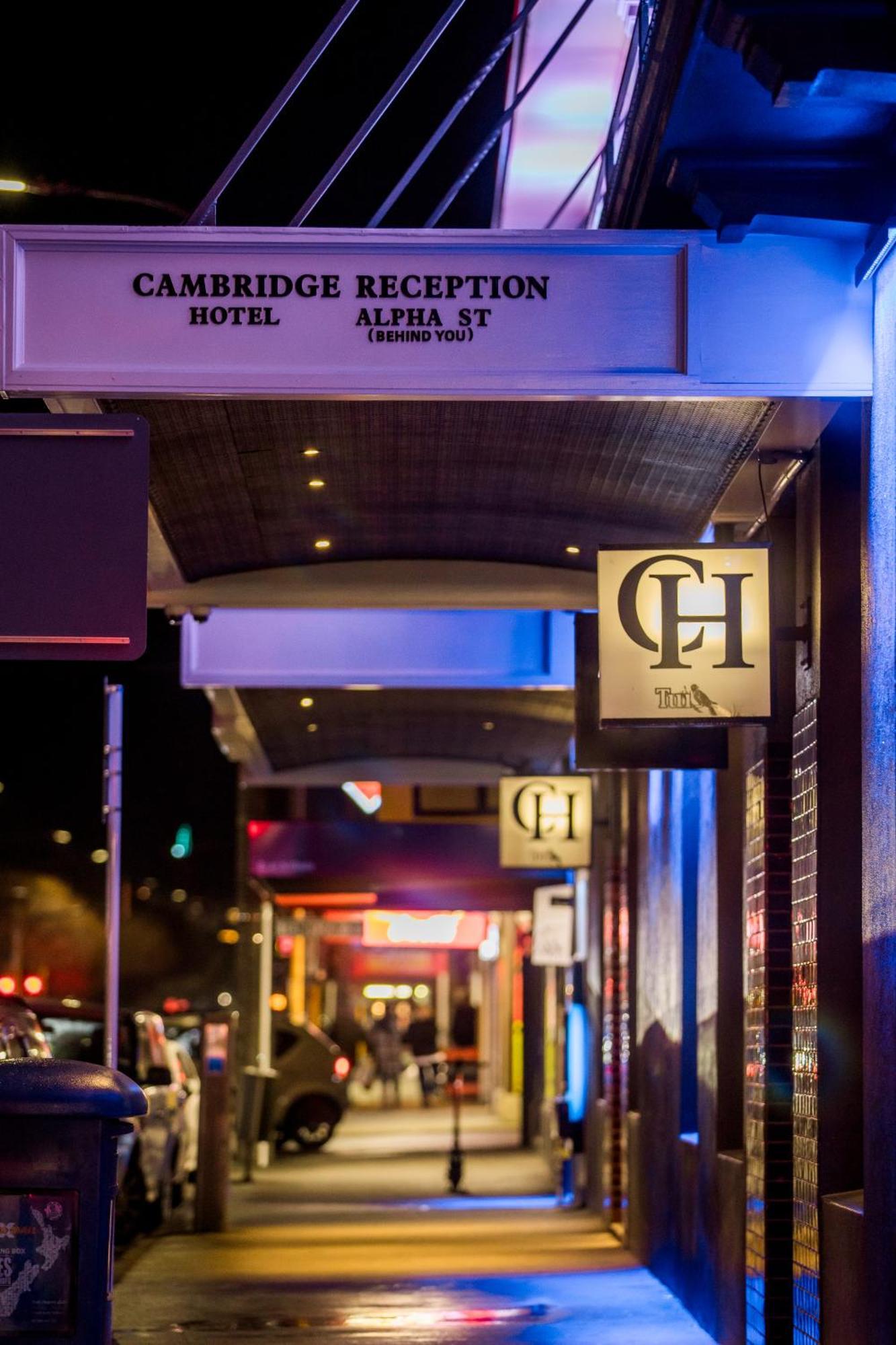 The Cambridge Hotel & Backpackers Уелингтън Екстериор снимка