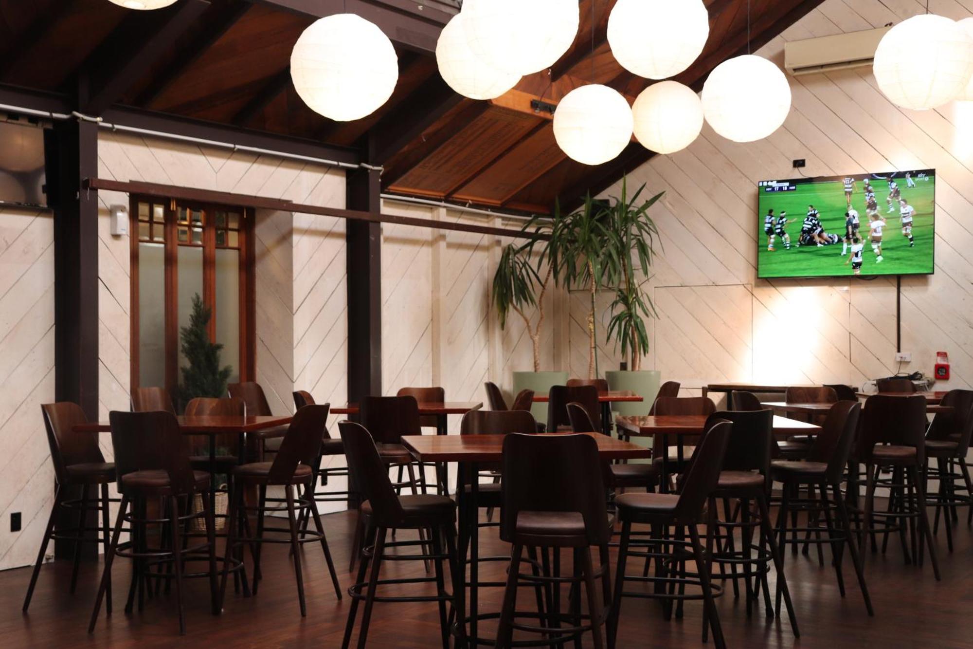 The Cambridge Hotel & Backpackers Уелингтън Екстериор снимка
