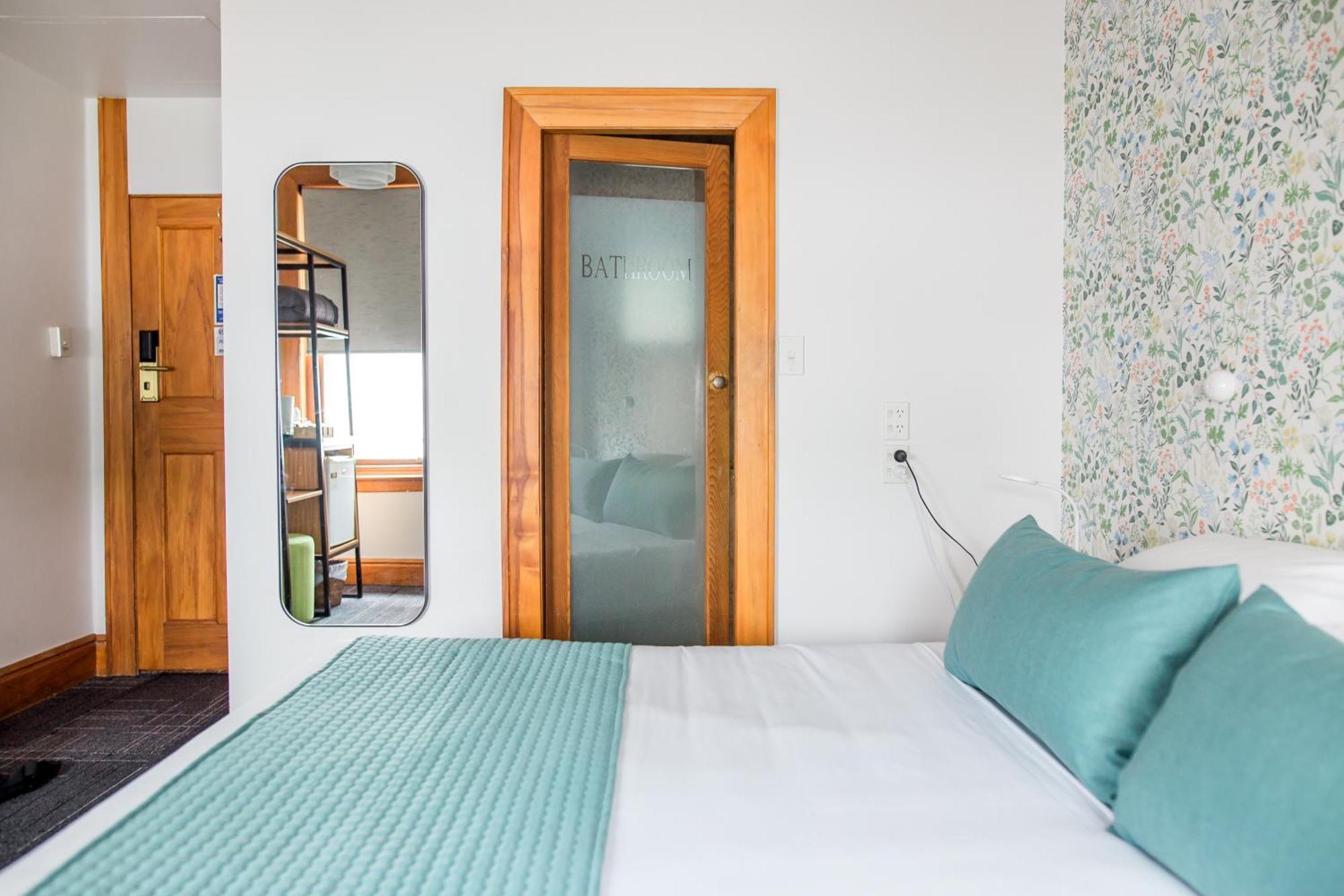 The Cambridge Hotel & Backpackers Уелингтън Екстериор снимка