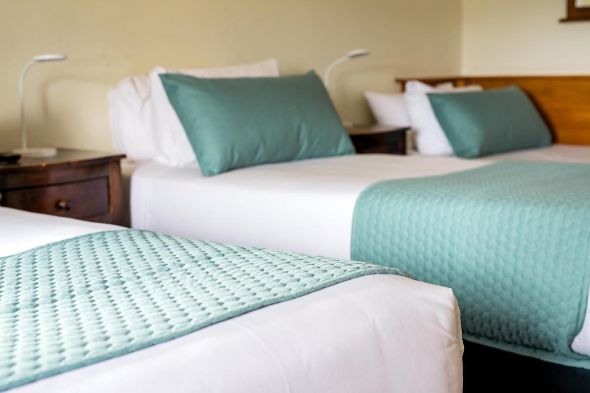 The Cambridge Hotel & Backpackers Уелингтън Екстериор снимка
