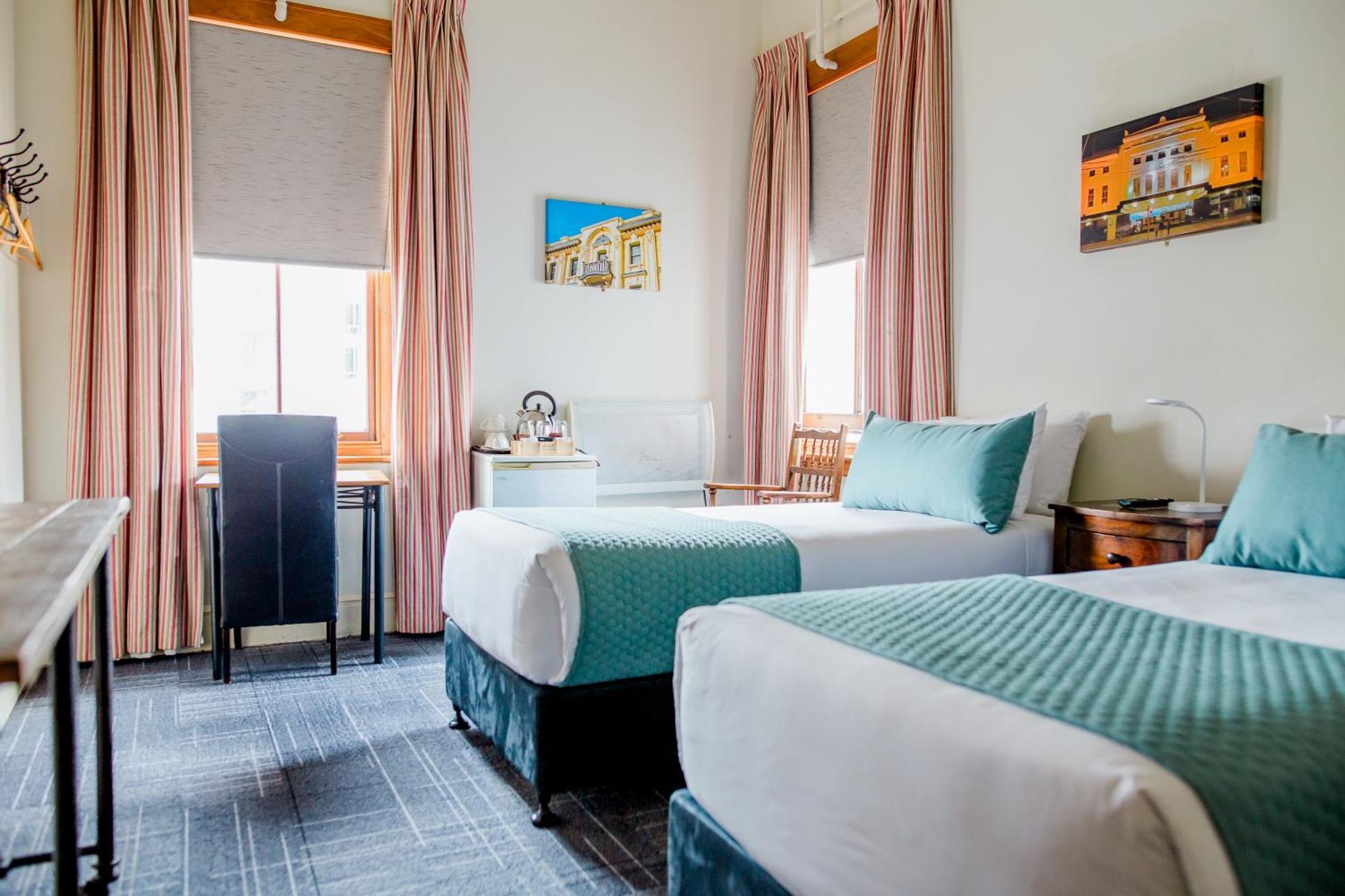 The Cambridge Hotel & Backpackers Уелингтън Екстериор снимка