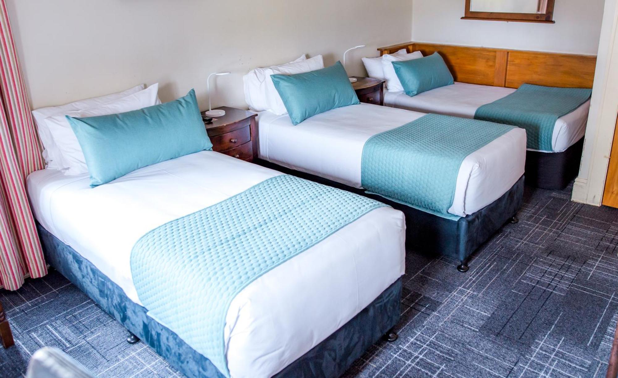 The Cambridge Hotel & Backpackers Уелингтън Екстериор снимка
