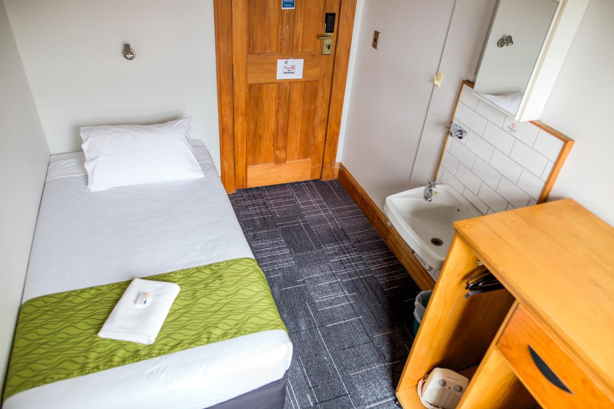 The Cambridge Hotel & Backpackers Уелингтън Стая снимка