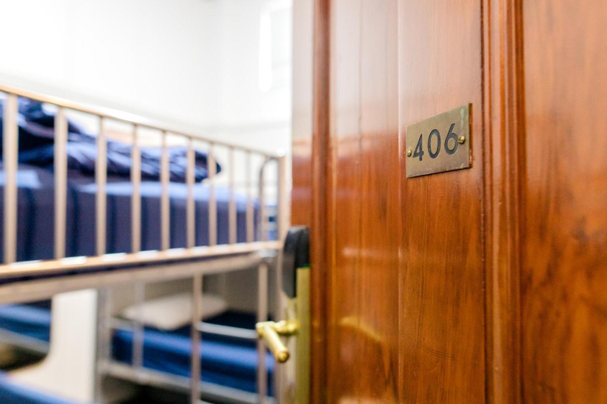 The Cambridge Hotel & Backpackers Уелингтън Екстериор снимка
