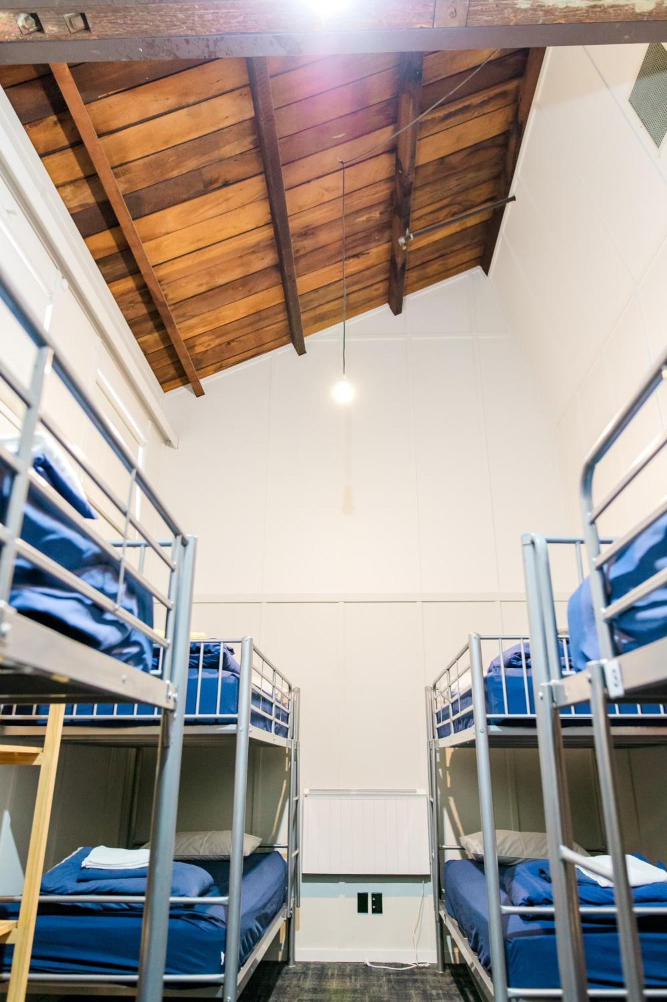 The Cambridge Hotel & Backpackers Уелингтън Екстериор снимка