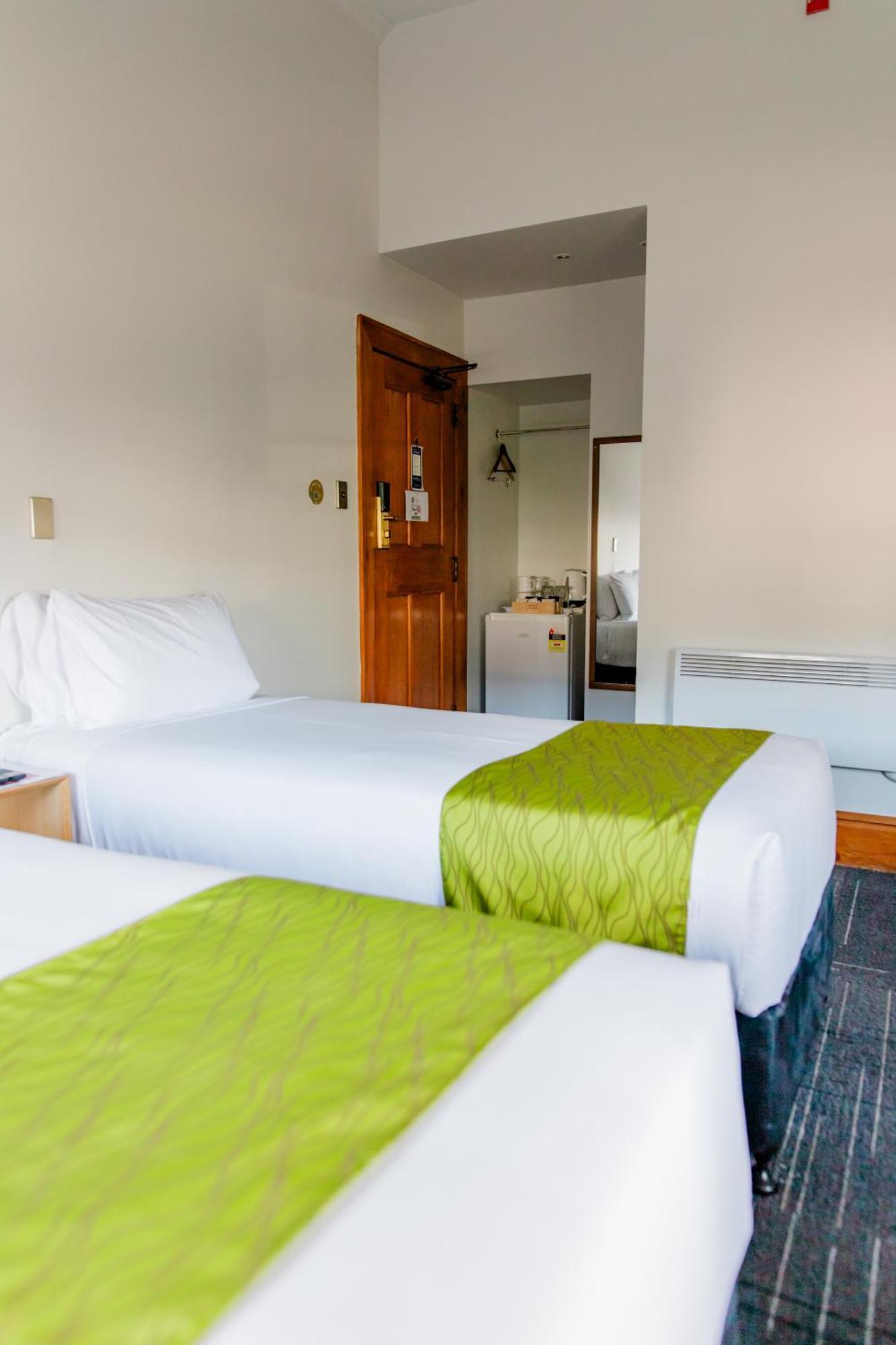 The Cambridge Hotel & Backpackers Уелингтън Екстериор снимка