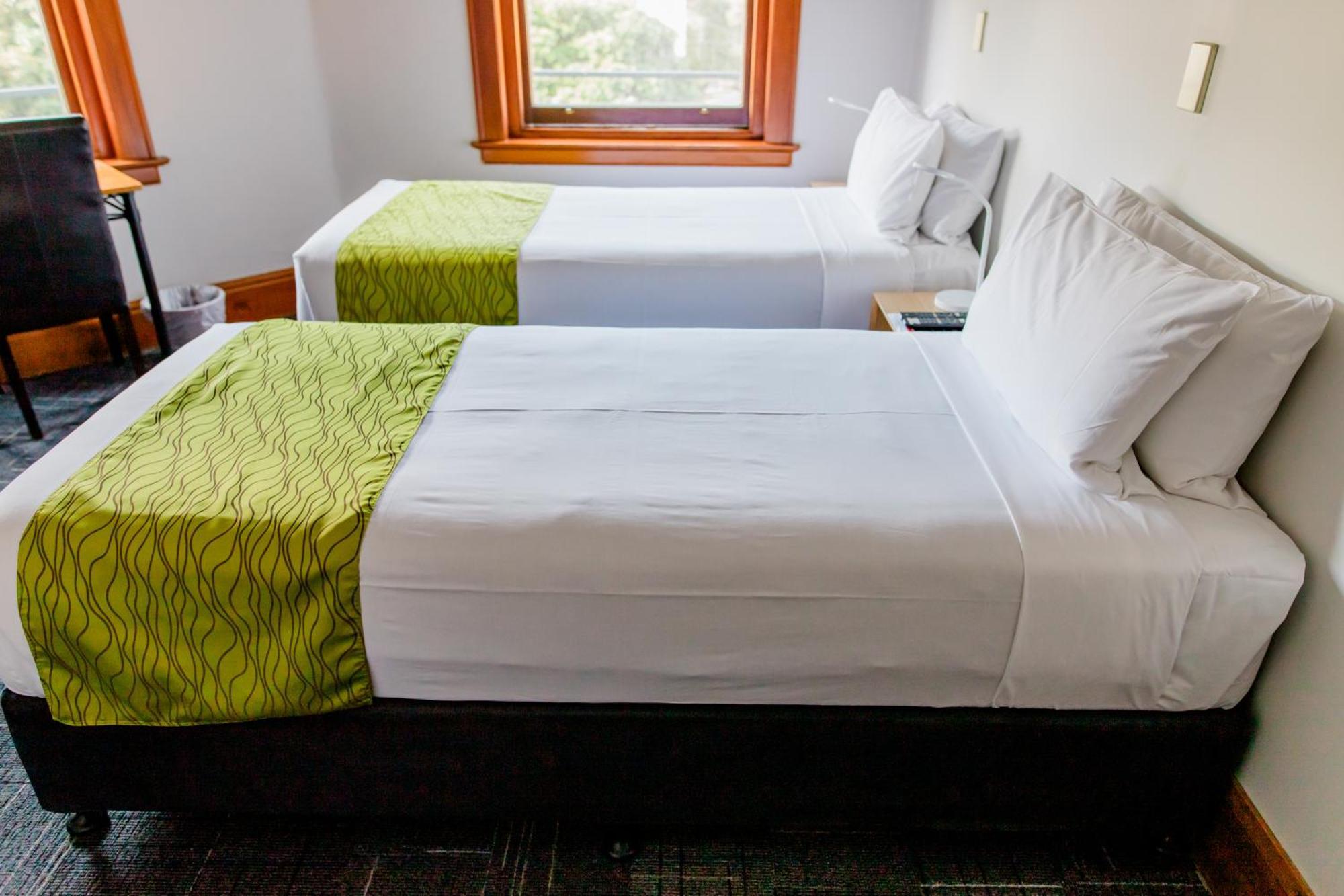 The Cambridge Hotel & Backpackers Уелингтън Екстериор снимка