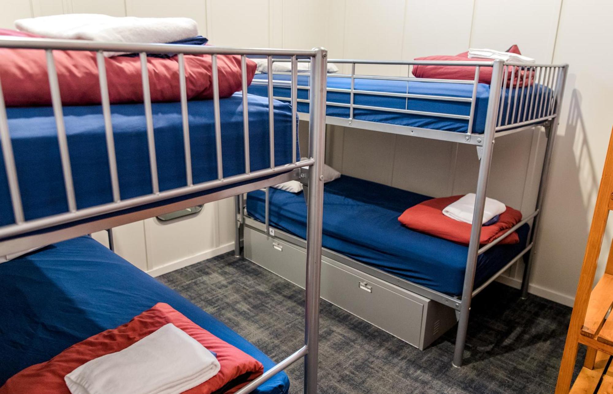 The Cambridge Hotel & Backpackers Уелингтън Екстериор снимка