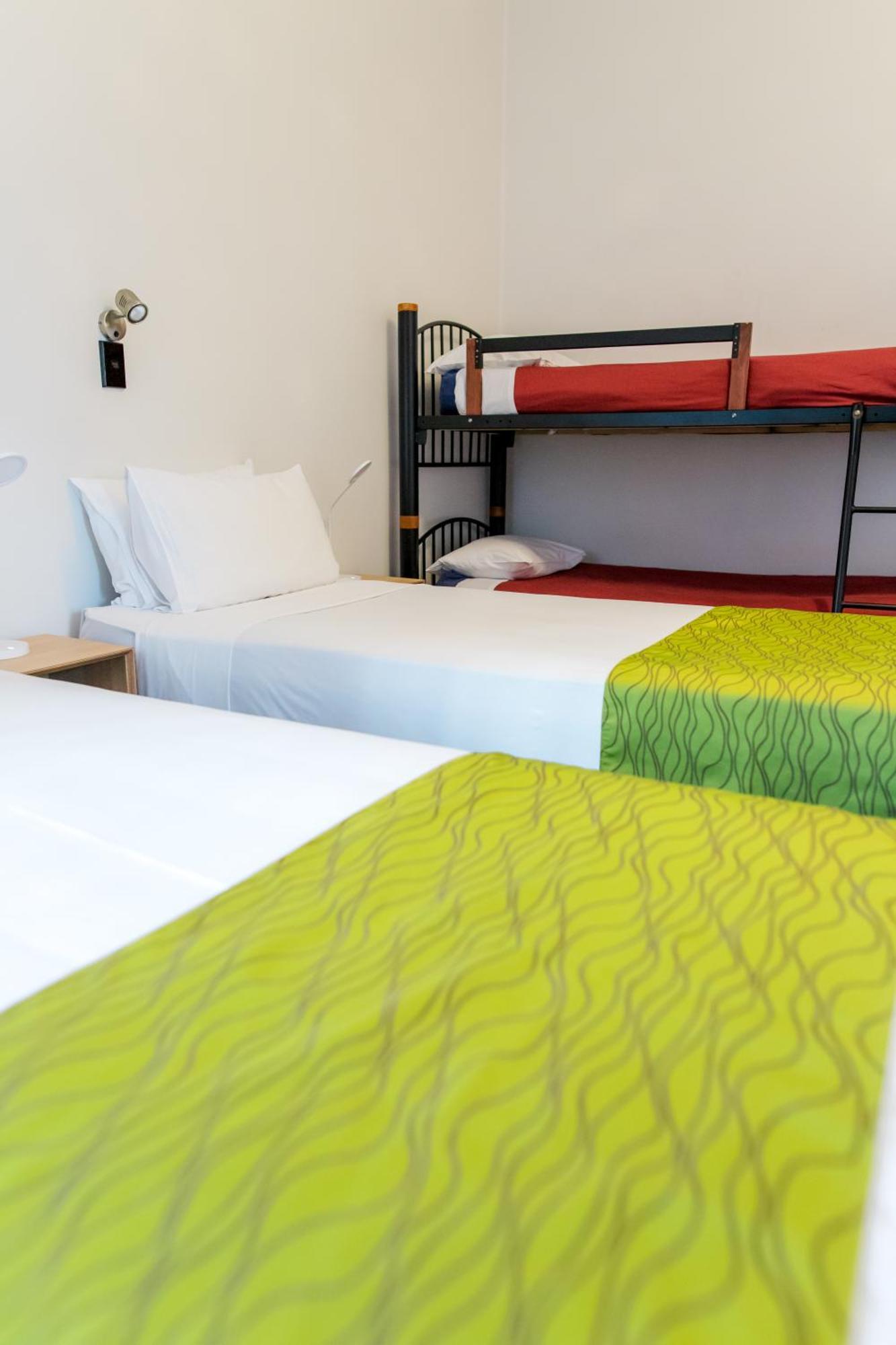 The Cambridge Hotel & Backpackers Уелингтън Екстериор снимка