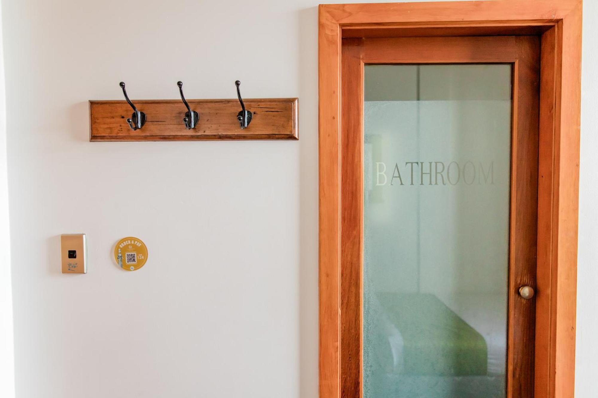 The Cambridge Hotel & Backpackers Уелингтън Екстериор снимка