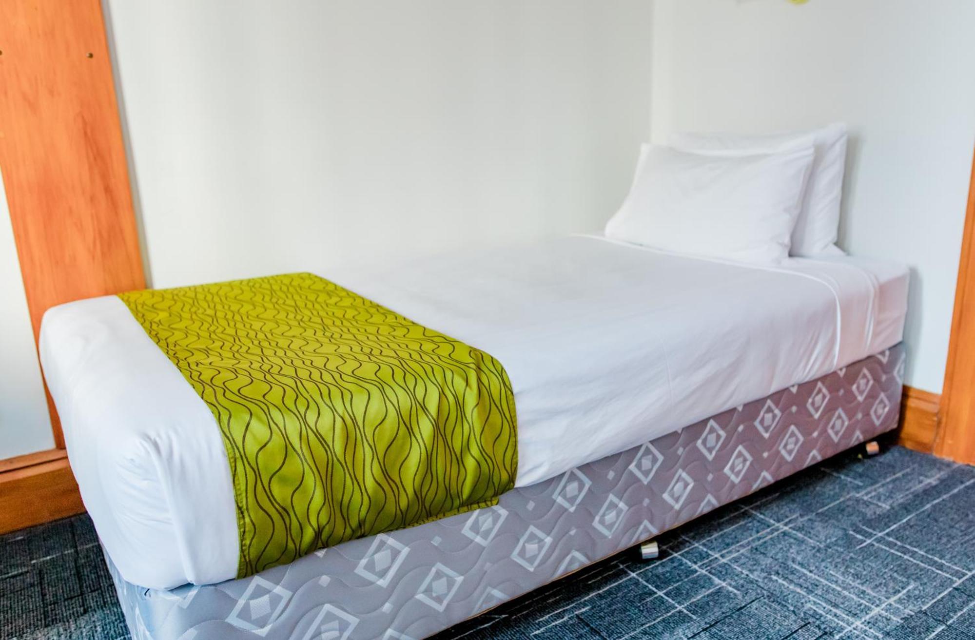 The Cambridge Hotel & Backpackers Уелингтън Екстериор снимка