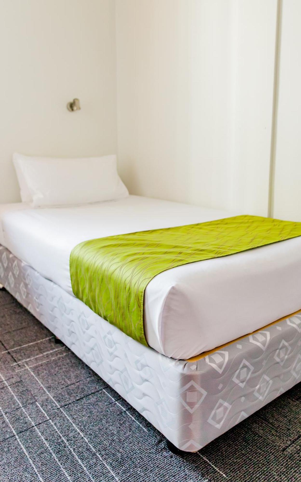 The Cambridge Hotel & Backpackers Уелингтън Екстериор снимка