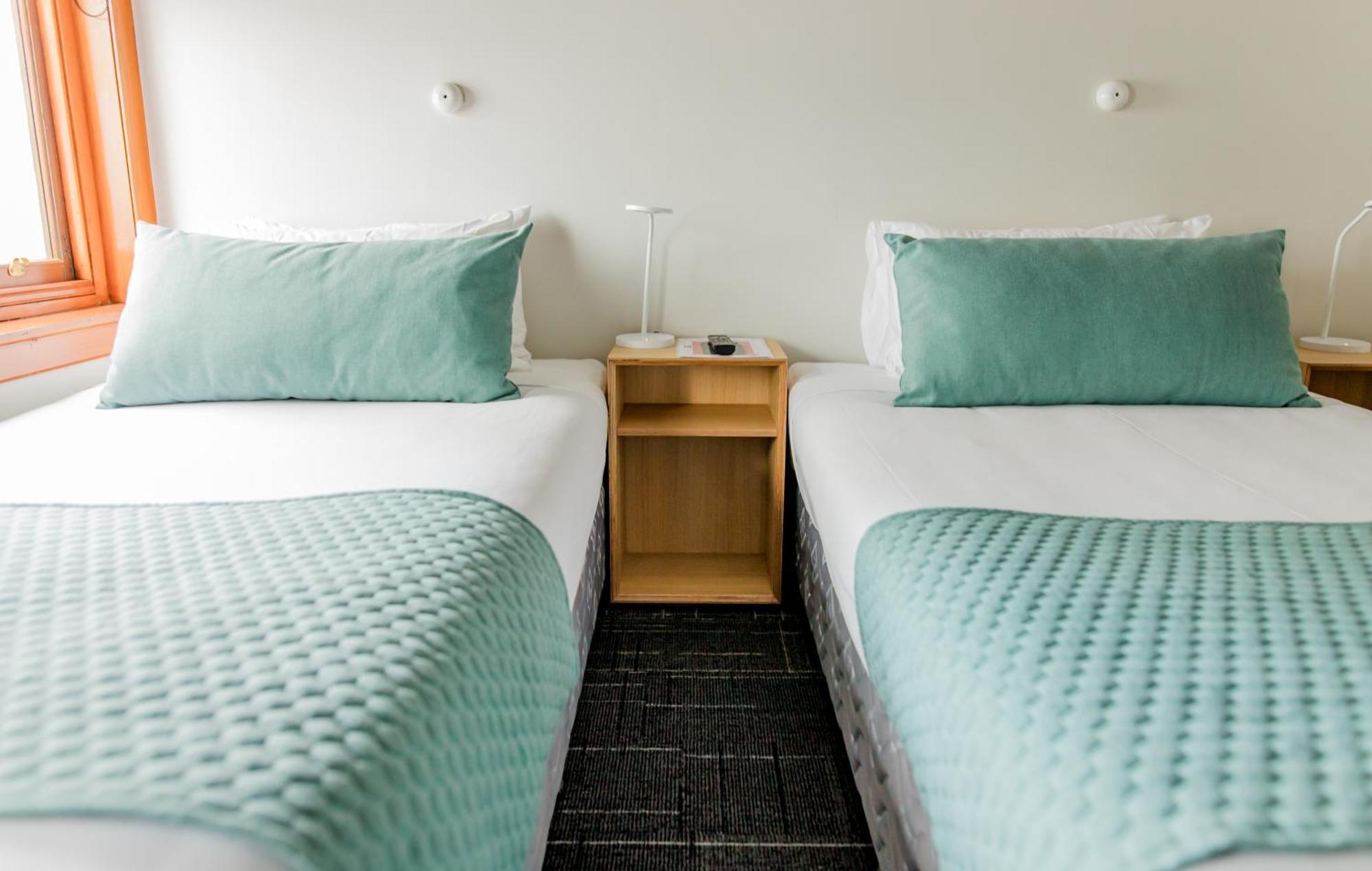 The Cambridge Hotel & Backpackers Уелингтън Екстериор снимка