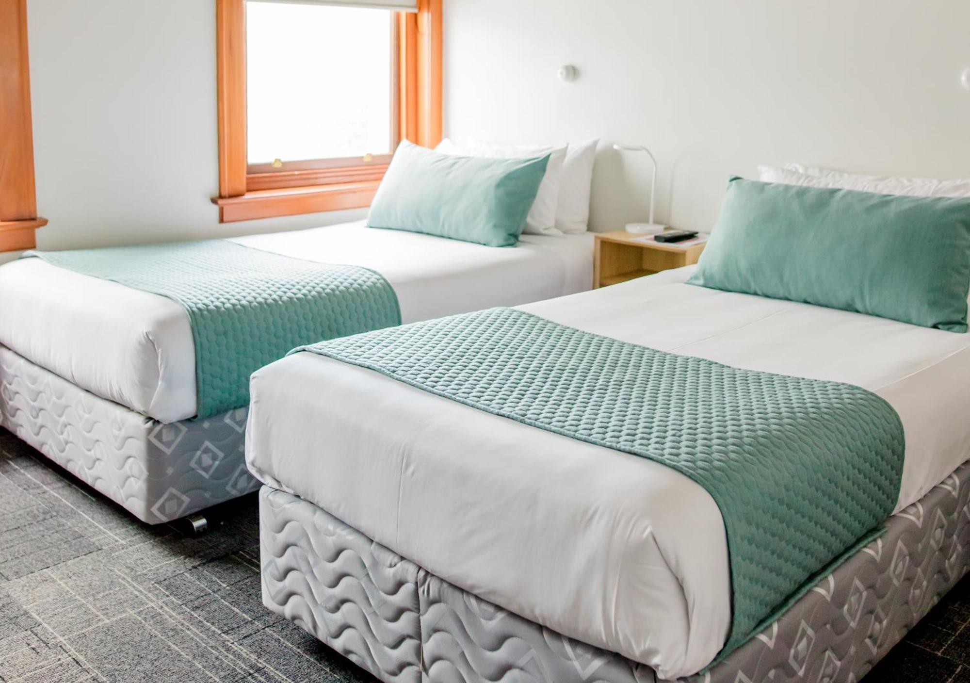 The Cambridge Hotel & Backpackers Уелингтън Екстериор снимка