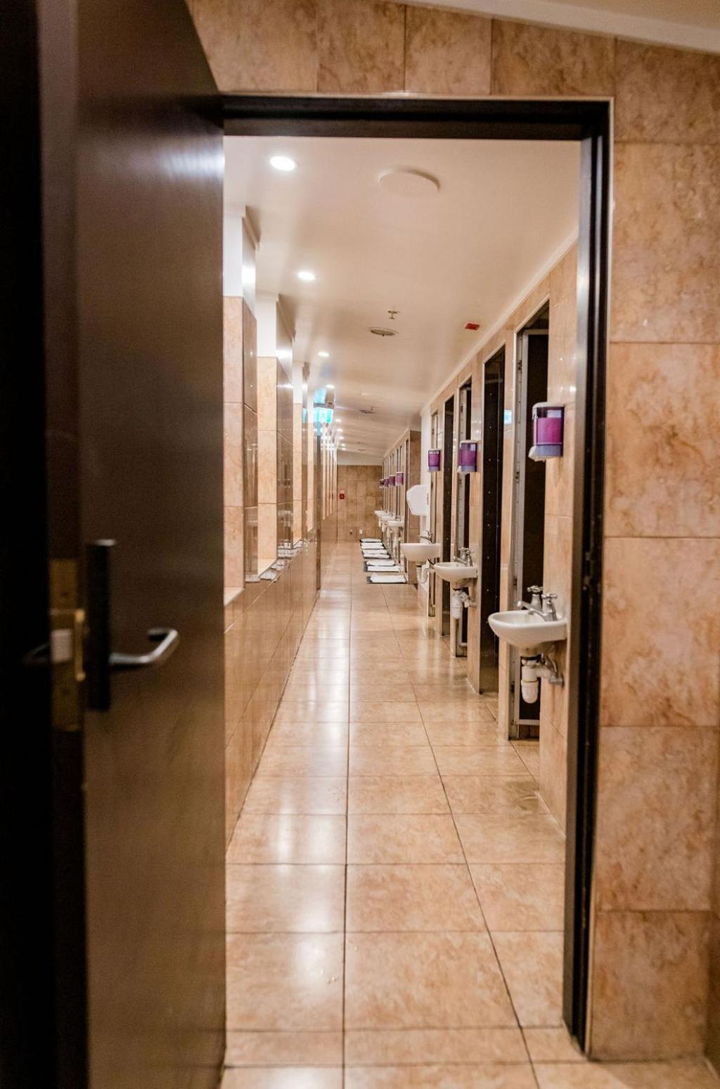 The Cambridge Hotel & Backpackers Уелингтън Екстериор снимка